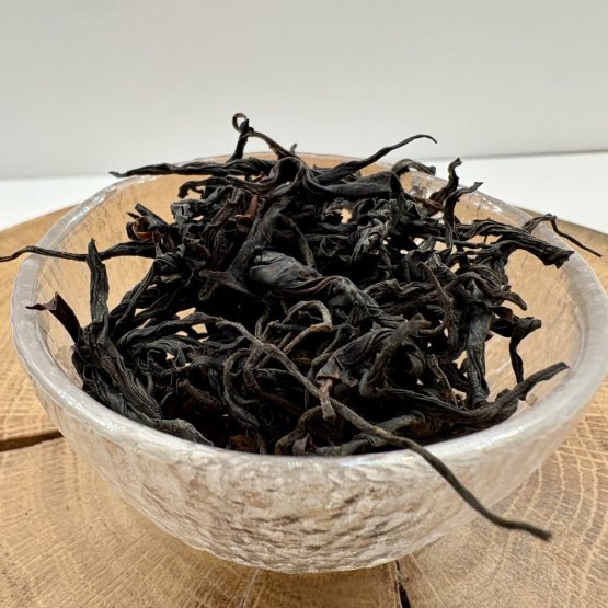 Feng Qing Ye Sheng Gu Shu Hong Cha - červený čaj z divoce rostoucích stromů